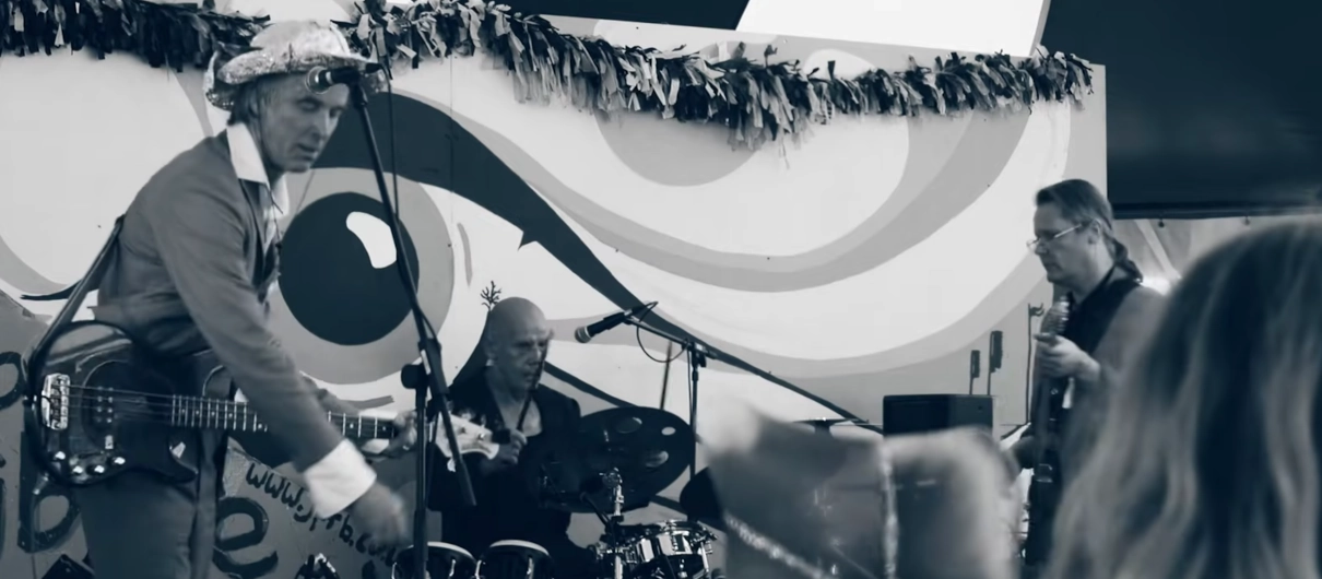 Live photo: JPTB playing to a fairy